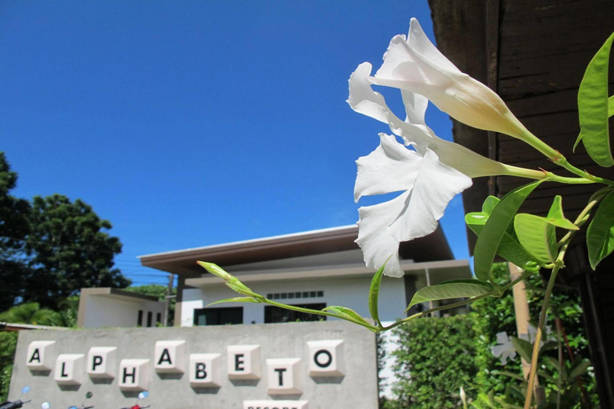 Alphabeto Resort Nai Harn Esterno foto